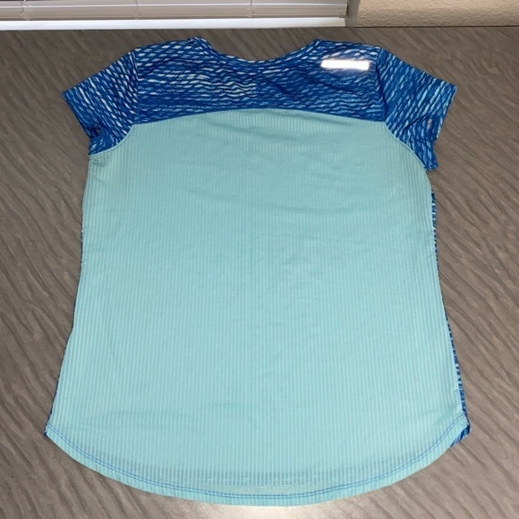 Under Armour athletic shirt woman’s size large excellent condition - Picture 2 of 5